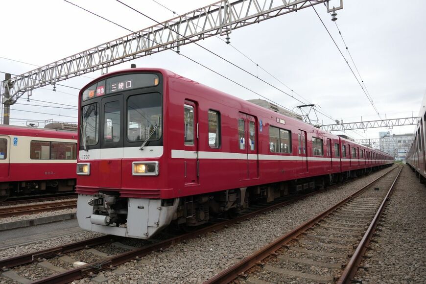 今では京急の標準となっている両開き3ドアの車体は1500形が最初だった（記者撮影）