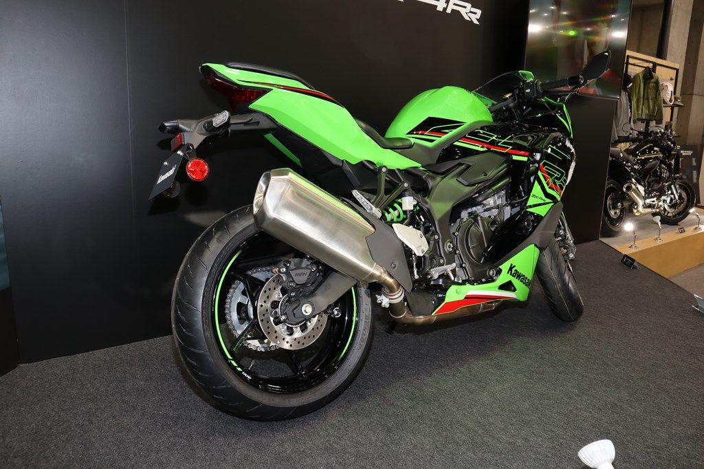 カワサキ｢ニンジャZX-4RR｣型破りに高性能な訳 ひさびさの400cc・4気筒