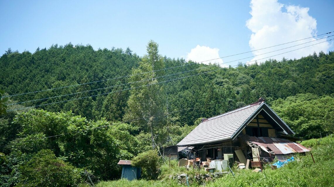 服部文祥さんが2019年に20万円で購入した築100年以上の古民家「百之助」