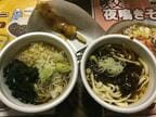 名物の夜鳴きそばとカレーうどん、みそポテト