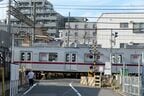 第10号踏切と電車