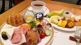 ホテルニューオータニ東京のモーニングビュッフェ「新・最強の朝食」6500円。サービス料を含めると7475円です（筆者撮影）