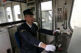 大津営業部営業課運輸係の江守孝司さん。大津市の錦織車庫（記者撮影）