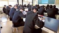 値上げ続く学校制服､知られざる業界｢体質｣ 旧態依然の構造､業者と教員の癒着も残る