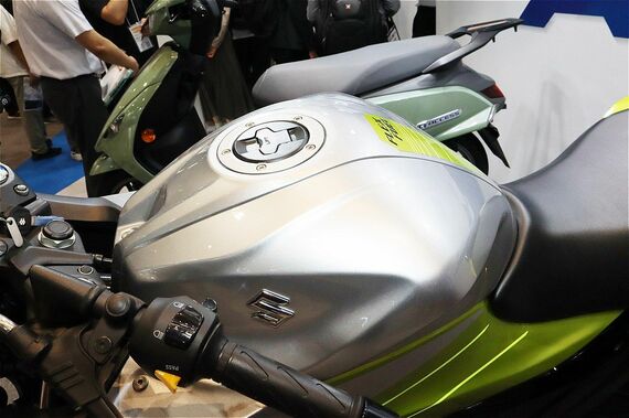ジクサーSF250 FFVの燃料たインク