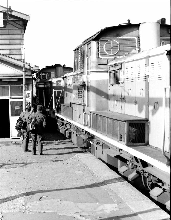 倶知安駅では乗務員交代を行った。 SL時代は