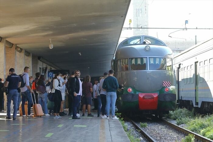 フィレンツェSMN駅に停車中のETR252型