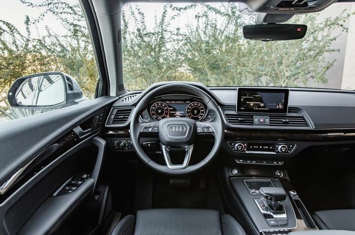 アウディ Q5 2.0 TFSI クワトロ｜Audi Q5 3.0 TDI quattro