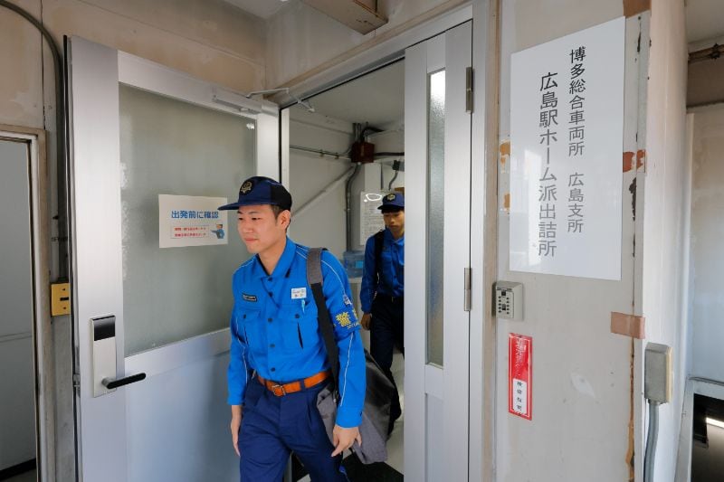 広島駅ホームに設置されている広島走行管理班派出所（筆者撮影）