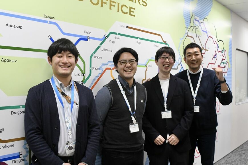 「MiyoCca」の開発スタッフたち。左からJR西日本鉄道本部車両部検修課の真鍋彰、前川卓、田代征久、長谷部浩平の各氏（記者撮影）