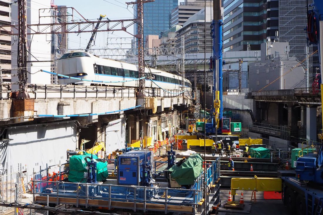 東海道本線と大阪環状線に挟まれた工事現場