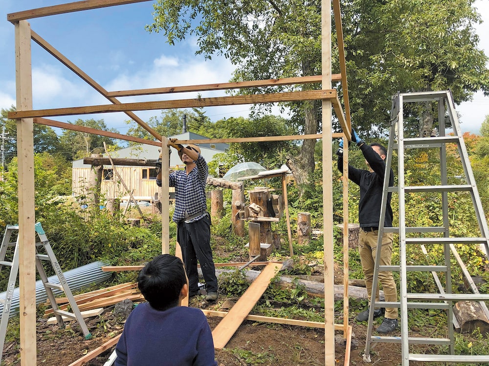 サウナ小屋のフレーム。これに板を張って強度を確保した（（写真：『小屋の時間』／Mさん）