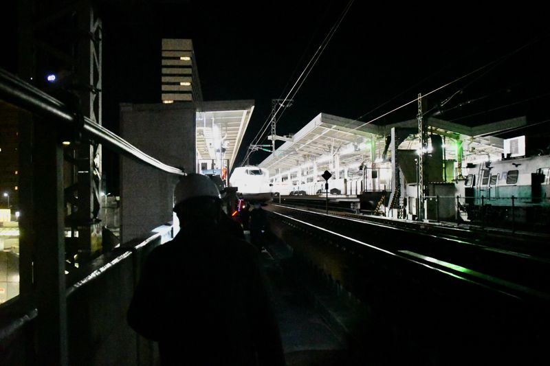 新大阪駅に向かって徒歩で移動（記者撮影）
