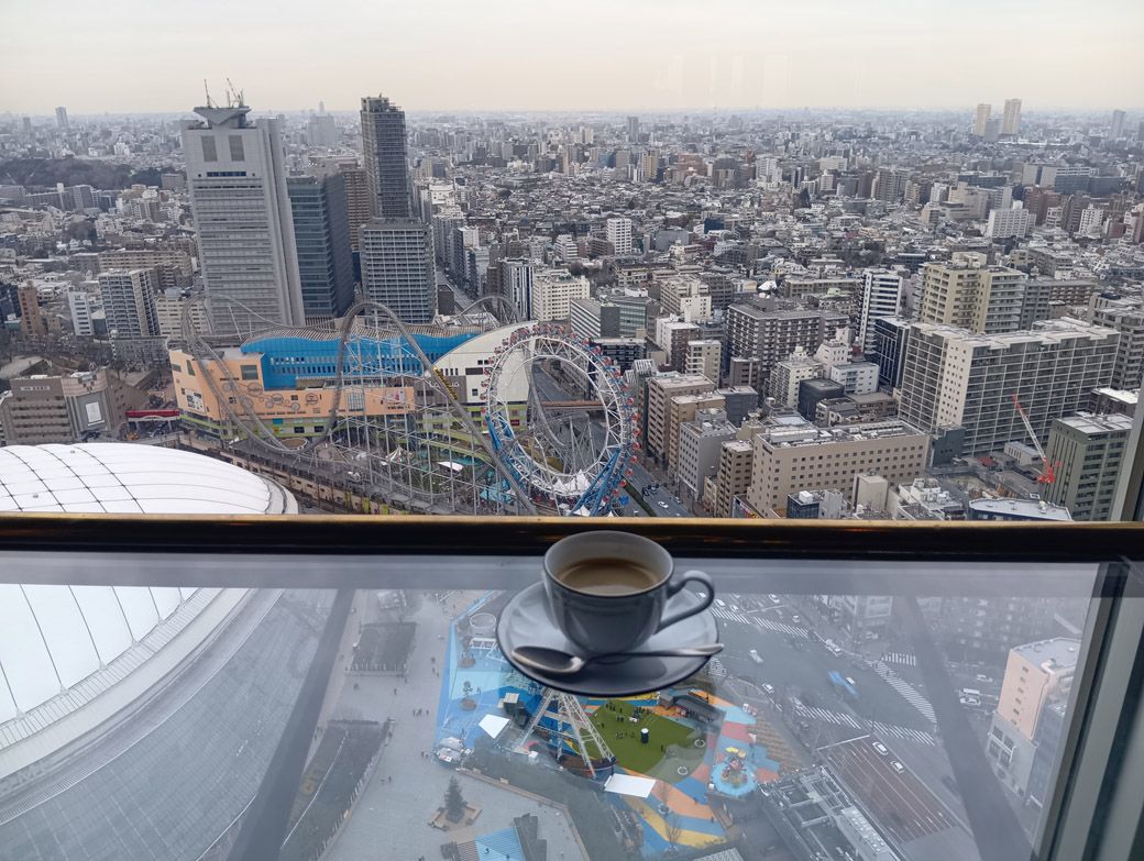 翌日に再び訪れたスタンディングバー