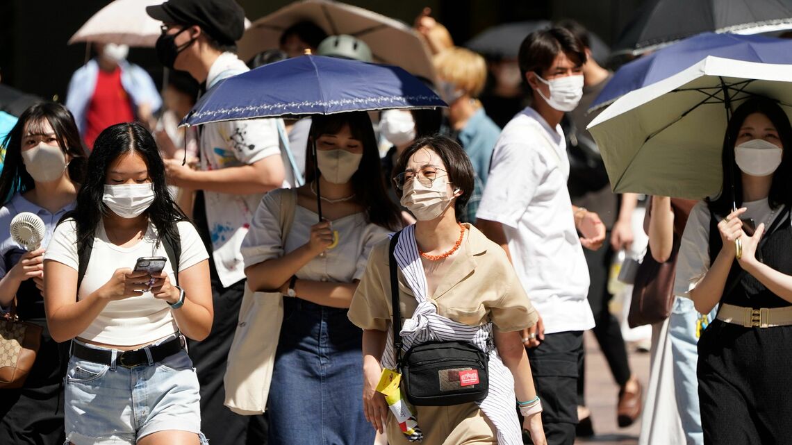 コロナ感染拡大以降、さまざまなマスクが登場してきた（写真：時事）