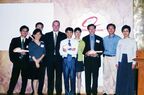 アリババを正式に設立した1999年､写真中央がマー氏