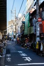 梅島駅の高架脇