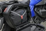 パニアケースはオプションの可変ラゲッジシステムで27Lから33Lに容量が調整可能。電子ロック式で室内灯やUSB-C充電ポートも装備（写真：BMW MOTORRAD）