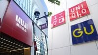 ユニクロと無印､新型肺炎でも前年超えのワケ 感染広がる中､アパレルや雑貨の販売で明暗
