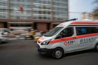 中国コロナ政策急転換で国民の治療情報はSNS頼み 政府の助言や保健当局者への信頼が失われて