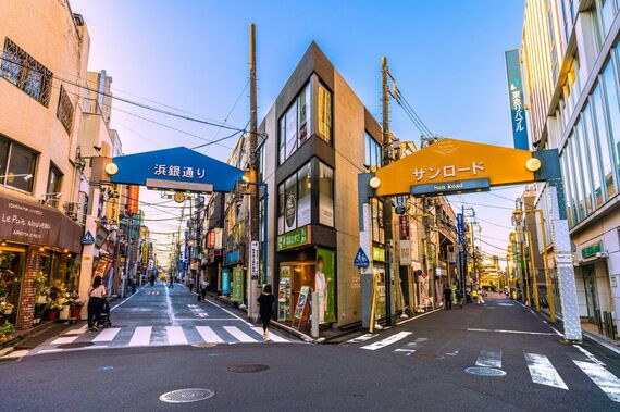 日吉駅前の商店街