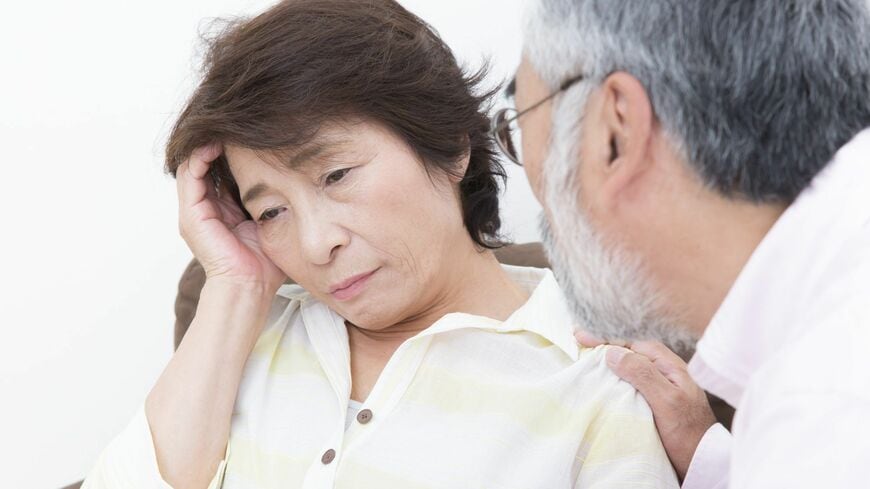 物忘れが激しくなってきたことが不安と感じている方に、簡単に認知機能をチェックできる方法をご紹介します（写真：C-geo／PIXTA）