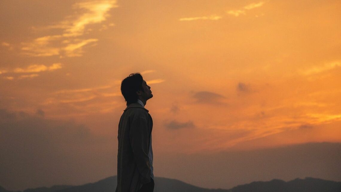 理想の人生を送るために、やってはいけない「3つのこと」とは?(写真:Lyo/PIXTA)