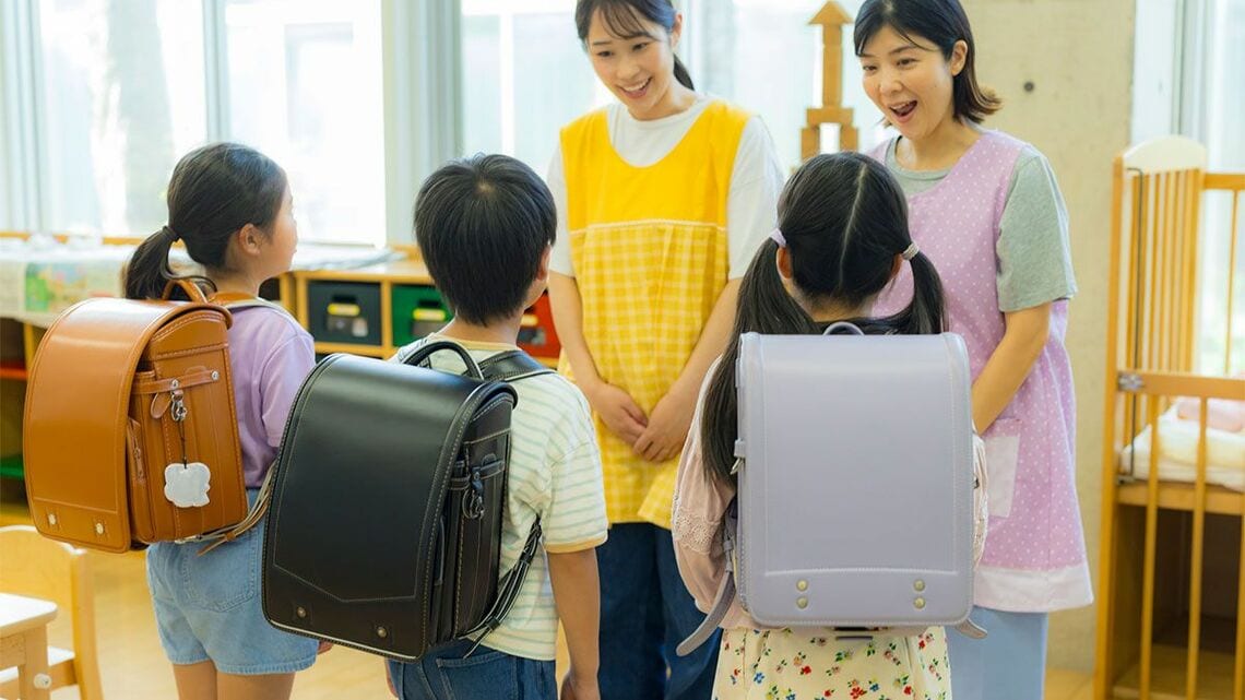 小学生と学童支援員