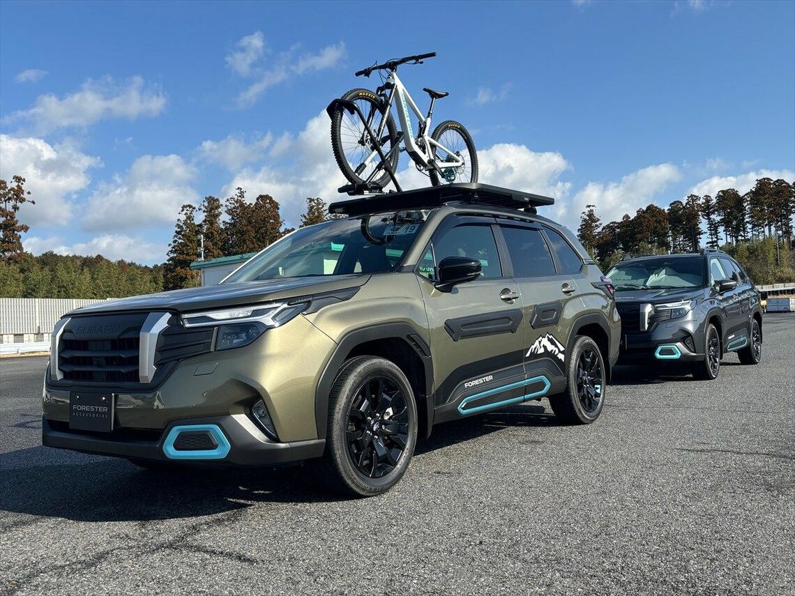 アウトドア系アクセサリーを装着した新型「フォレスター」のデモカー（筆者撮影）