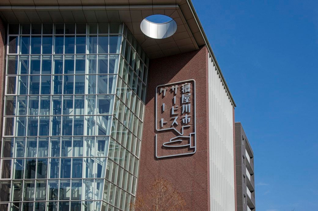 寝屋川市駅前にオープンした新市庁舎