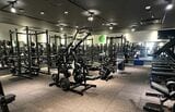 「FiT24」フリーウェイトエリアの様子。かなり本格的だ（写真：AOKI-HD）