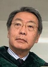 植田健男（うえだ・たけお）名古屋大学名誉教授、元花園大学社会福祉学部児童福祉学科教授1955年兵庫県生まれ。1984年京都大学大学院教育学研究科博士後期課程学修認定退学後、京都大学助手に着任。1987年大阪経済大学経営学部講師、1990年名古屋大学助教授を経て2000年に名古屋大学大学院教育発達科学研究科教授。名古屋大学教育学部附属中学校・高等学校校長を4期6年、名古屋大学学生相談総合センター長4期4年務めた後、教育学部長･教育発達科学研究科長を1期2年。任期満了後、2019年に名古屋大学を退職。2019年より2025年まで花園大学社会福祉学部児童福祉学科教授。中部教育学会会長、大学評価学会共同代表、日本教育学会･日本教育経営学会･日本教育行政学会･日本教育法学会等の（常任）理事などを務める（写真：本人提供）