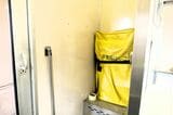 非常用はしごも置かれている（記者撮影）