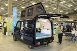 東京キャンピングカーショー2022に出展されていたスマイルファクトリーの「オフタイムトラベラー2ポップアップルーフ」（筆者撮影）