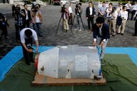 防衛省､北朝鮮ロケットの残骸を分析 鳥取の漂着物はロケットの先端部分