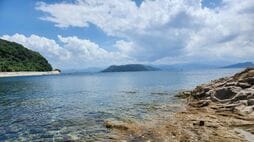 夏の帰省で実感する"愛するものたちの老い"　サワガニの唐揚げ､花火､海水浴…55歳漫画家が感じた"切なさ"の行方