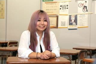 パートタイムの仕事を探すたびに「高卒以上」という条件に阻まれ、悔しい思いをしてきたという桐生さん