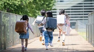 小学校「朝7時に開門」、"子どものため"複雑な背景