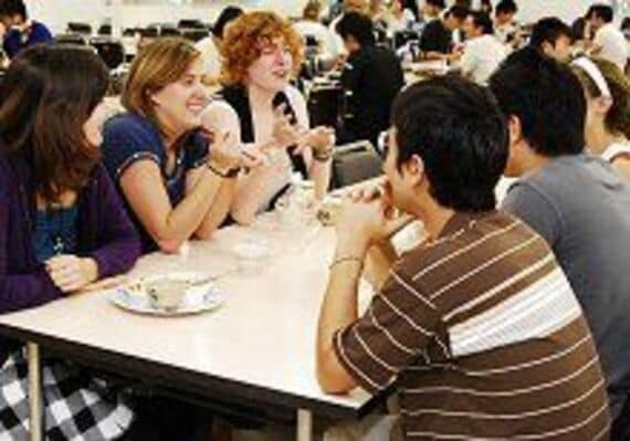 【映像解説】外国人留学生の積極採用と日本人大学生への影響