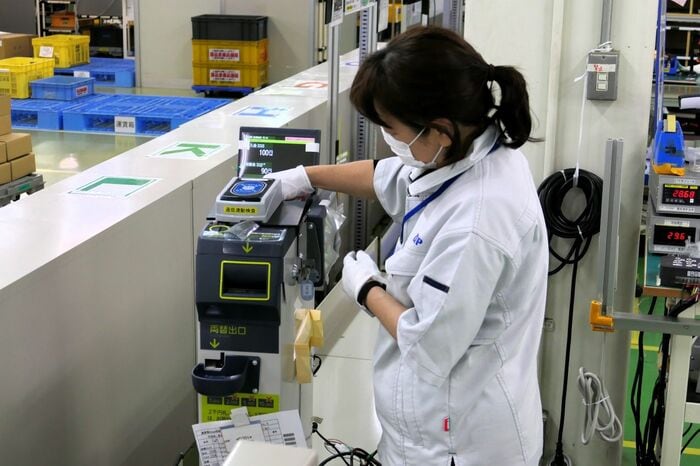 実際に硬貨を投入してテストする