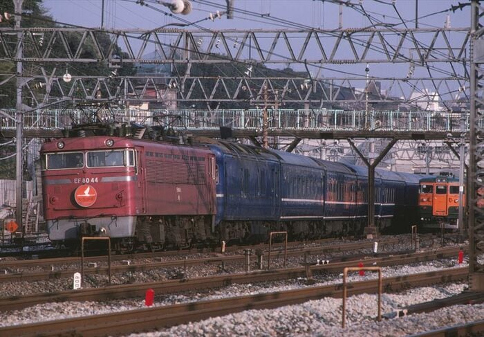 EF80形電気機関車が牽引する「ゆうづる」