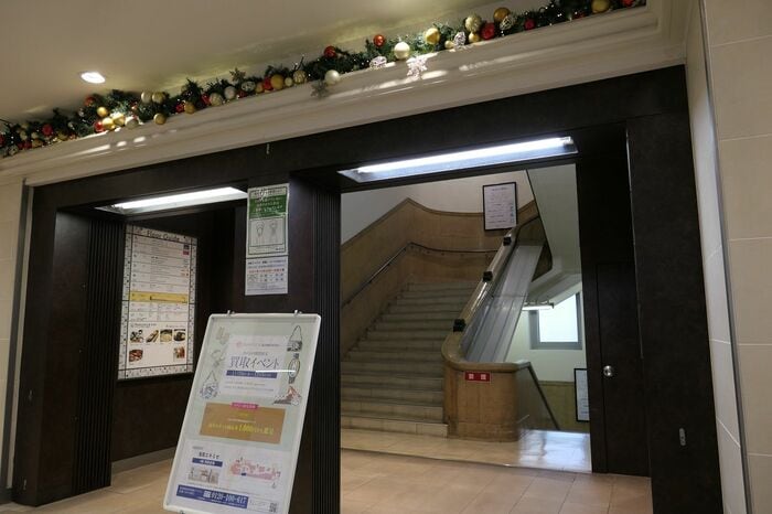 2階の改札近くにエキミセへの入り口がある
