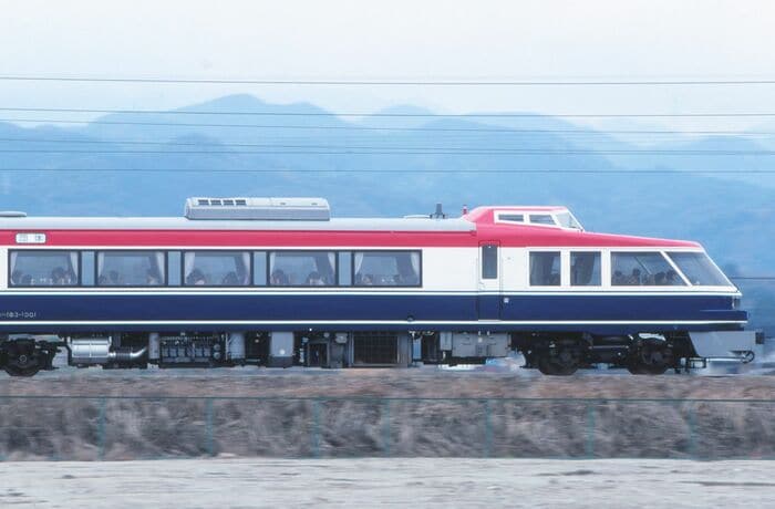 前面展望席を備えたJR九州の「オランダ村特急」