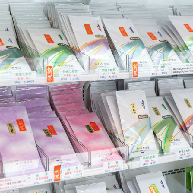 茶葉は窒素を封入、冷蔵保存し新鮮さをキープ