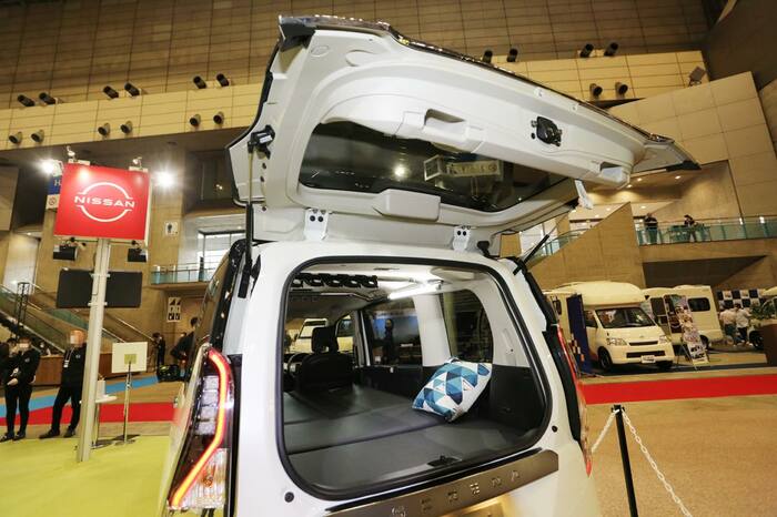 日産自動車「セレナ マルチベッド」