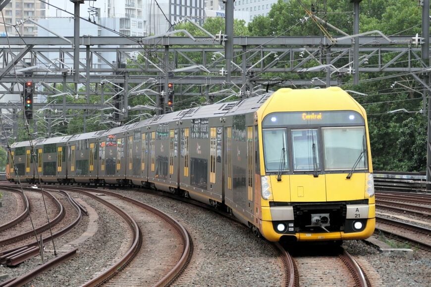 シドニートレインズの2階建て近郊列車。モーターや制御装置は日本製（筆者撮影）