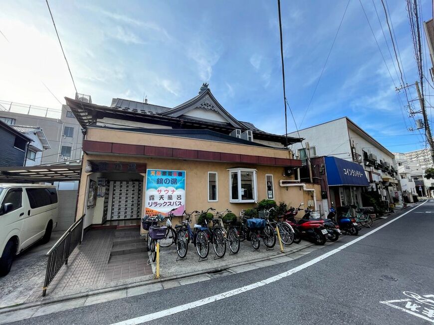 鶴の湯の外観（筆者撮影）