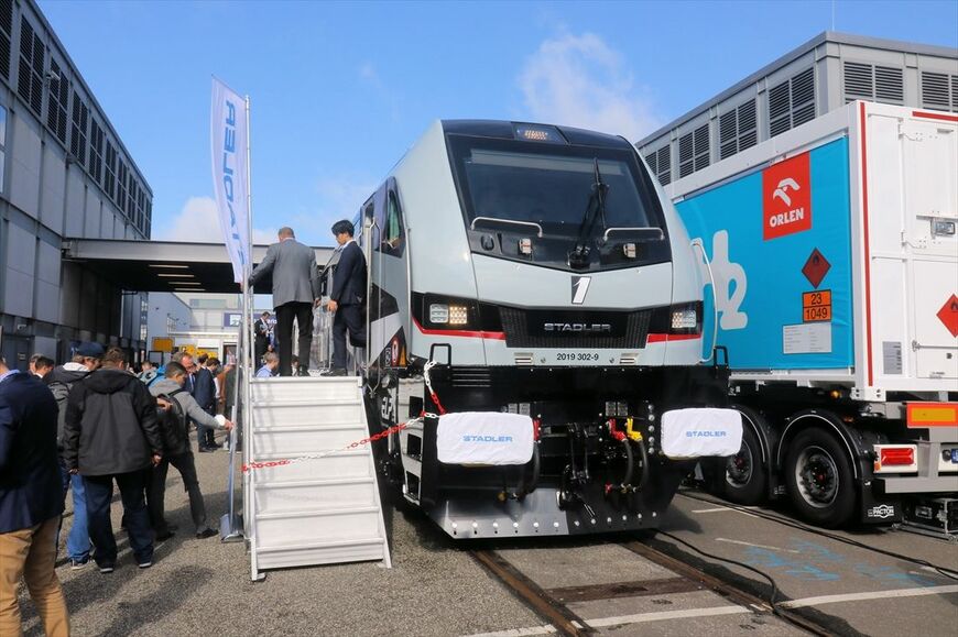 シュタドラーのEuro9000。イノトランス会場でも注目を集めていた（撮影：橋爪智之）