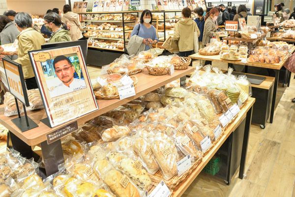 カナガワベーカーズドックでパンを買った客が、店舗を訪れることも少なくないという（撮影：大澤 誠）
