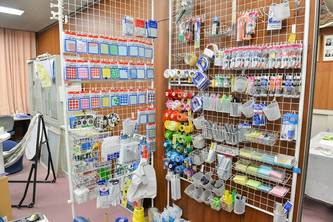 探しやすく、取り出しやすく、補充しやすい事務用品の「見える収納」